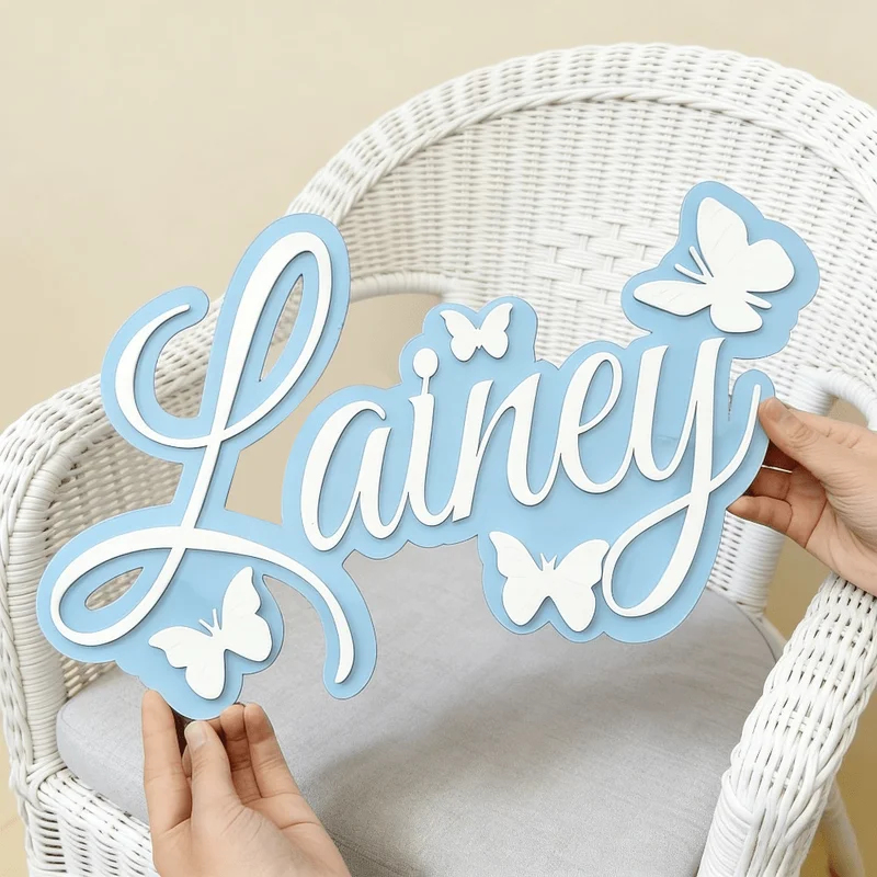 パーソナライズされた赤ちゃんの名前プレート、白い蝶の青いデザ - Baby Nursery Kids のレビューと価格