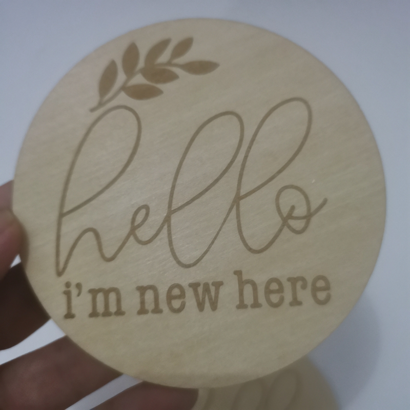 20枚入り「こんにちは、ここに来ました」木製ベビーマイルスト - Milestone Card Set のレビューと価格